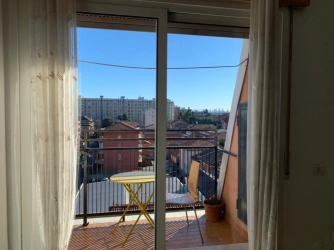 Camera singola con vista sullo Skyline di Milano