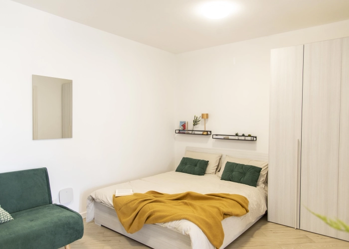 STUDIO APARTMENT (same price, up to 4) with LIVING AREA, PATIO and PRIVATE GARDEN, 15 min to ROME-DOWNTOWN